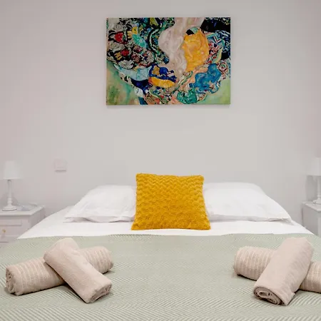 Gambetta Apartment
